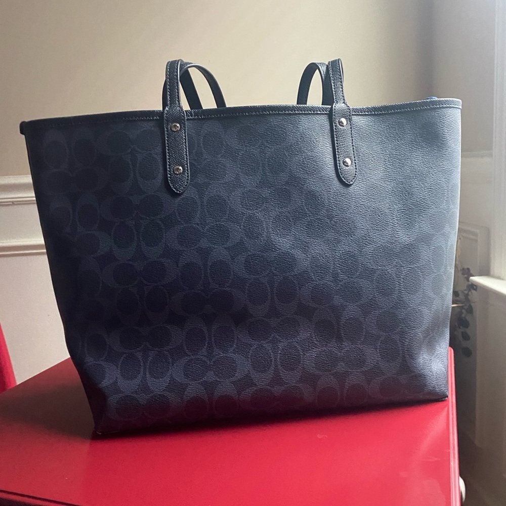 Navy coach tote